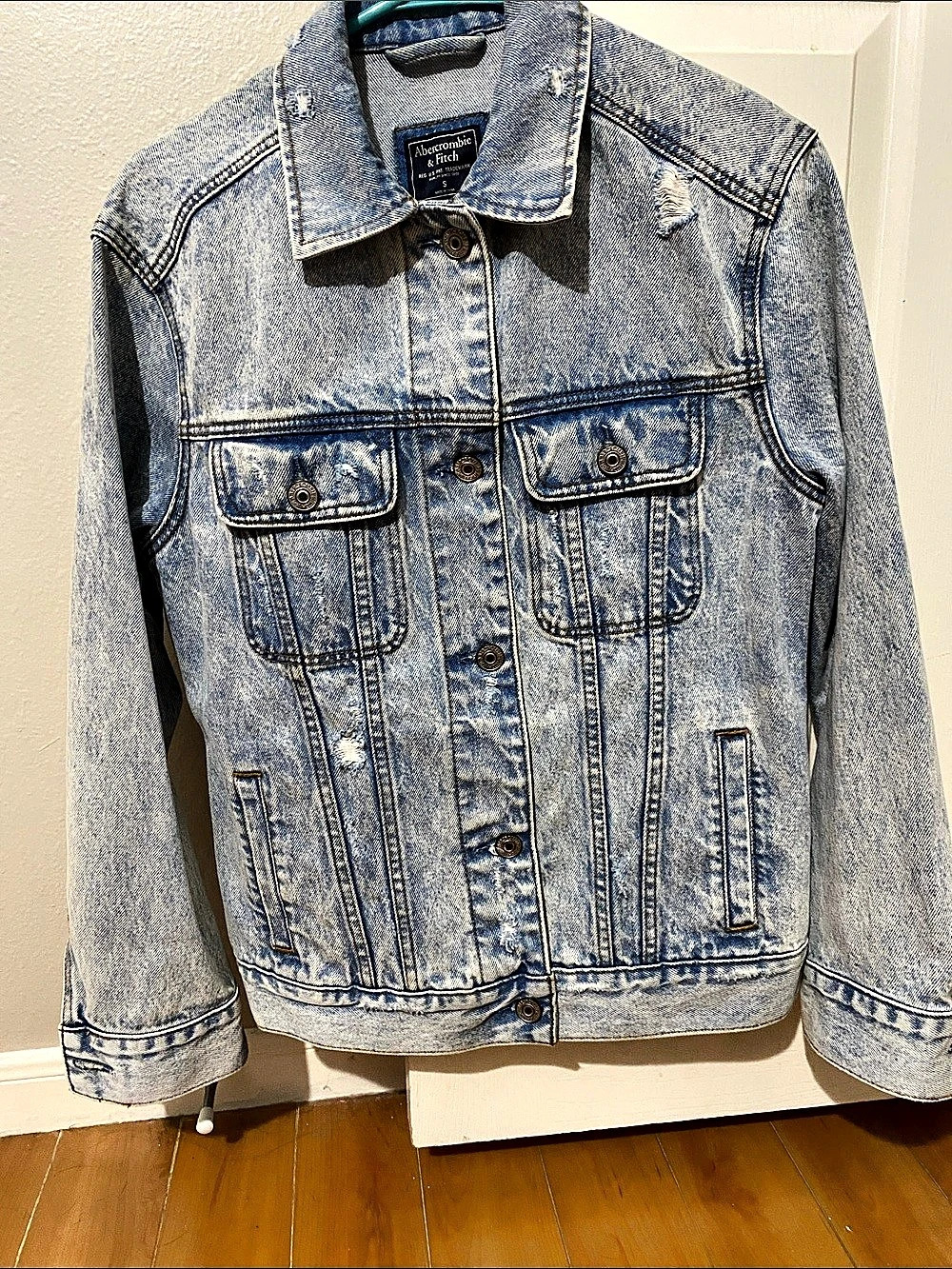 Abercrombie & Fitch Denim Jacket in Blue Size Small